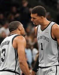 开云电子-你怎么破？文班对位阿门改变战局 火箭末节崩盘不是偶然而是必然