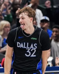 弗拉格：获奖感觉很棒，所有新秀第一年都渴望角逐这个奖项