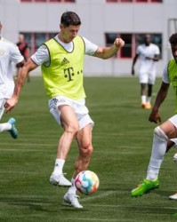 德利赫特“助攻”！拜仁放行莱万，格纳布里续约留队